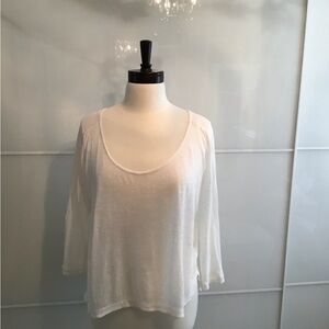 Women's Club Monaco White Scoop Neck Button Back Top
